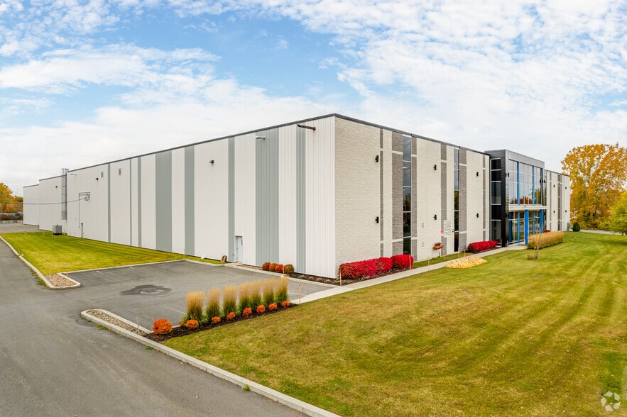 Primary Photo Of 65 Av Liberté, La Prairie Warehouse For Lease