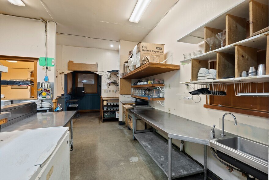 More Photos Of 102 S 1st Ave, Sandpoint Storefront Retail Office For Sale