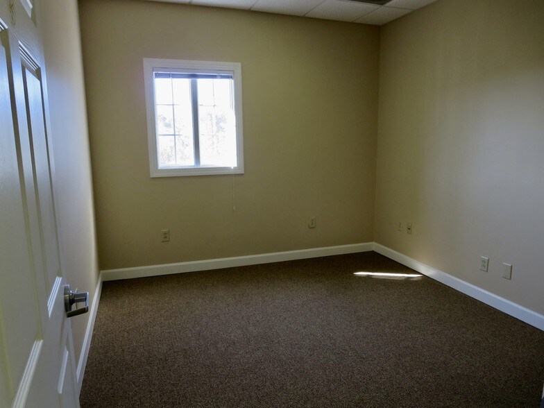 More Photos Of 2139 Valleygate Dr, Fayetteville Medical For Sale