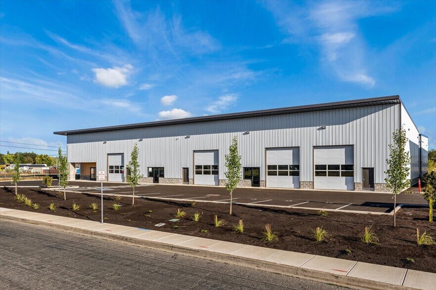 More Photos Of 167 Bateman Dr, Medford Light Manufacturing For Lease