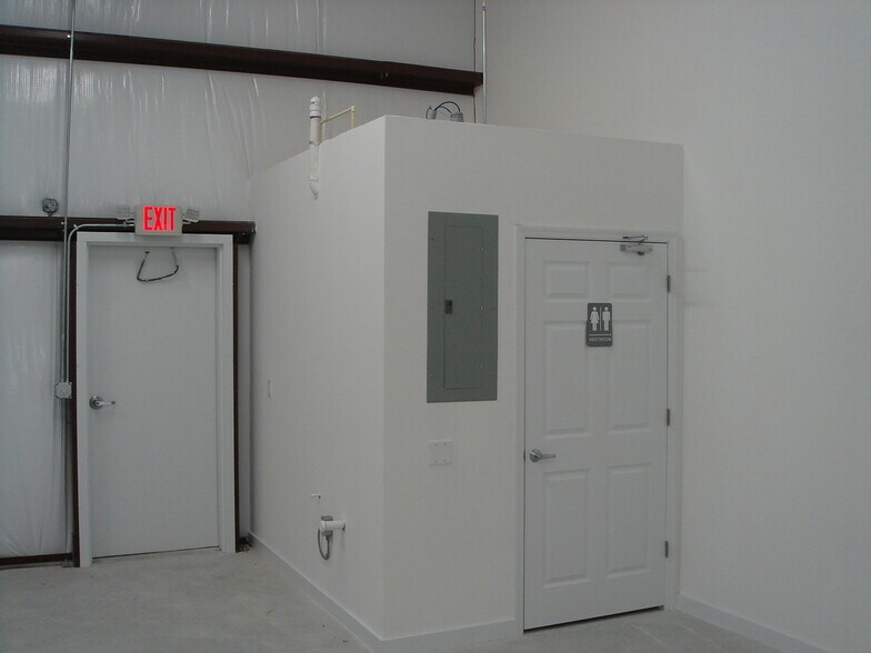 More Photos Of 1220 Huffstetler Dr, Eustis Warehouse For Sale