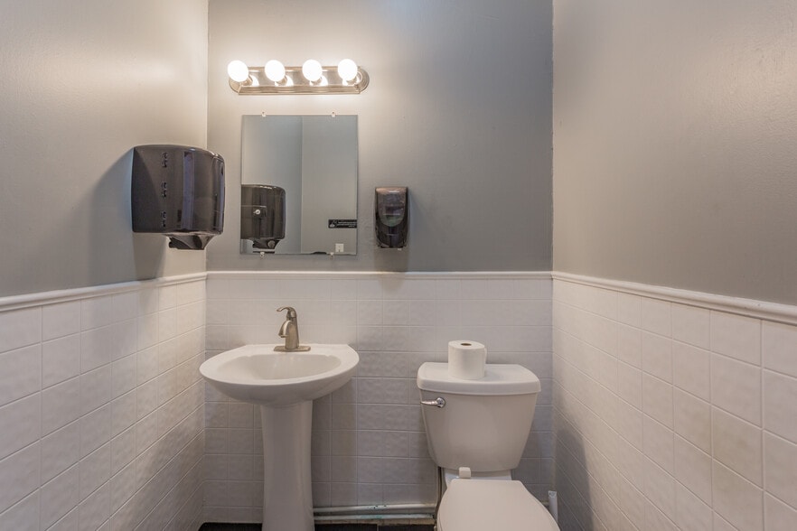 More Photos Of 505 W 9th St, Chickamauga Fast Food For Sale