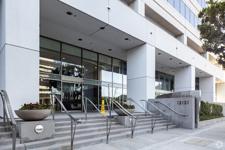 More Photos Of 12121 Wilshire Blvd, Los Angeles Office For Lease