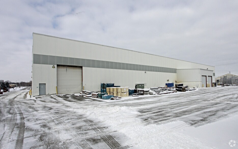 More Photos Of 6900 S 10th St, Oak Creek Warehouse For Lease