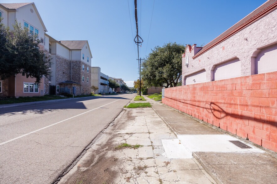 More Photos Of 801 S Carancahua St, Corpus Christi Apartments For Sale