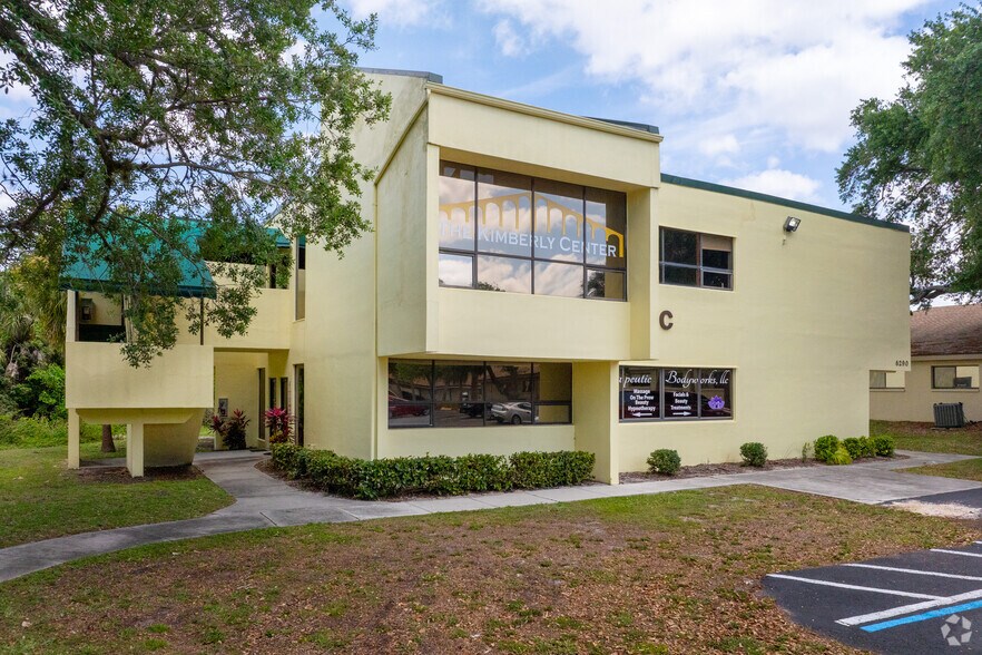 More Photos Of 6290-6296 Corporate Ct, Fort Myers Medical For Lease