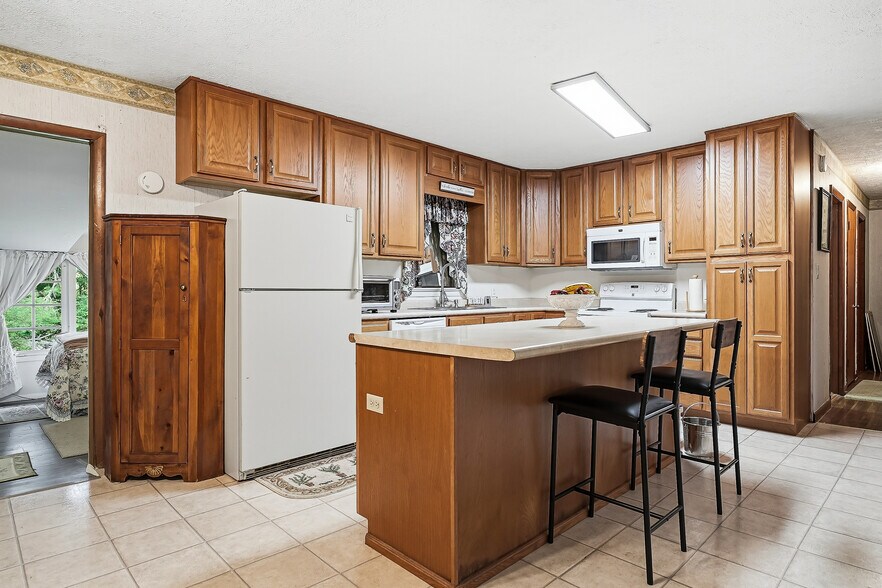 More Photos Of 2650 Cook Rd, Crossville Office For Sale