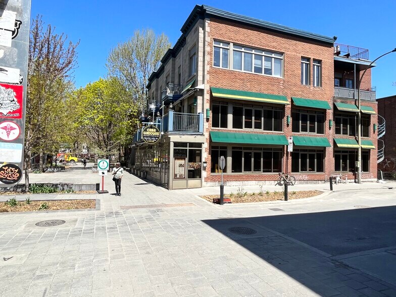 More Photos Of 200-216 Rue Prince-Arthur EST, Montréal Storefront Retail Residential For Lease