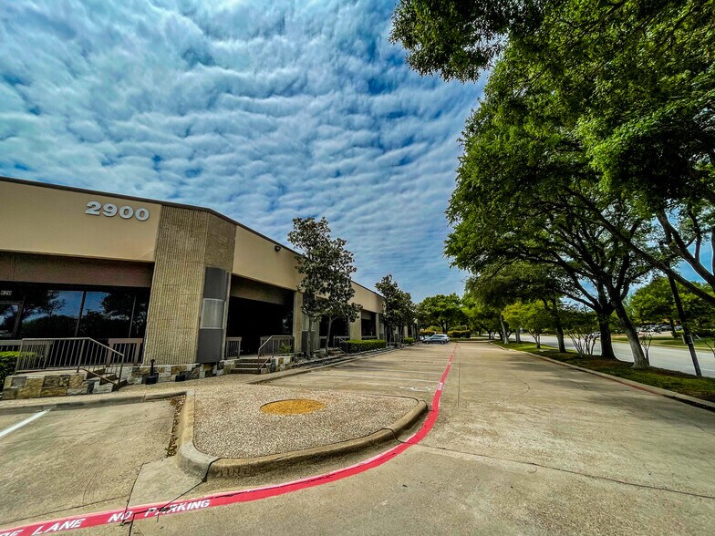 More Photos Of 2900 Gateway Dr, Irving Unknown For Lease