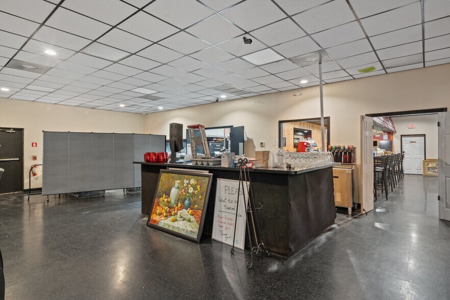 More Photos Of 299 E Gulf To Lake Hwy, Lecanto Storefront For Sale