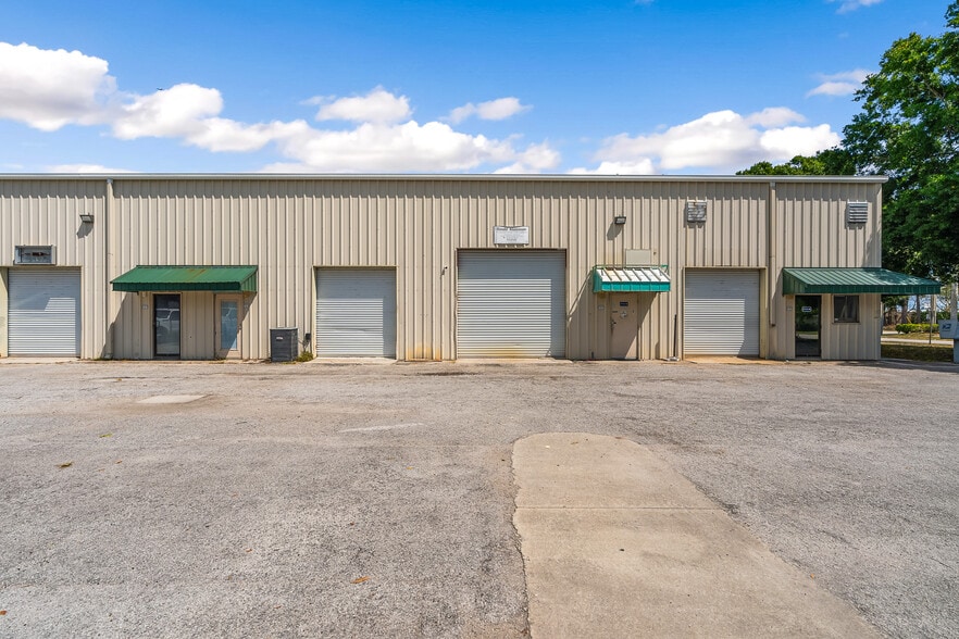 More Photos Of 3101-3215 Aviation Blvd, Vero Beach Warehouse For Lease