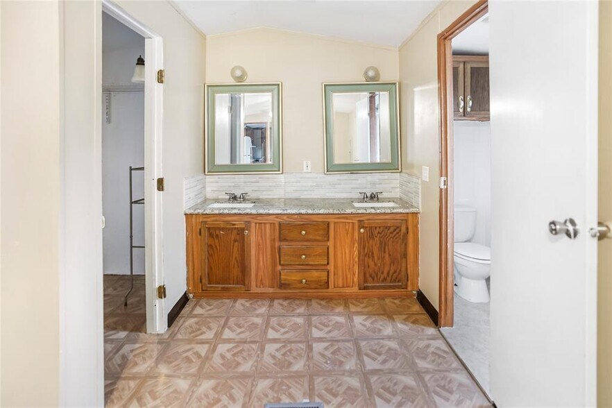 More Photos Of 13338 Elderberry Ln, Houston Industrial For Lease