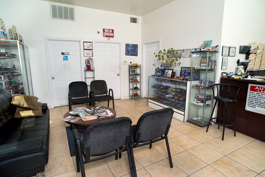 More Photos Of 39006 20th St E, Palmdale Auto Repair For Lease