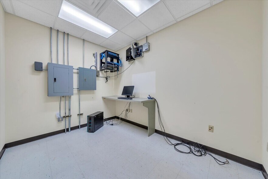 More Photos Of 210 S Jefferson St, Roanoke Loft Creative Space For Sale