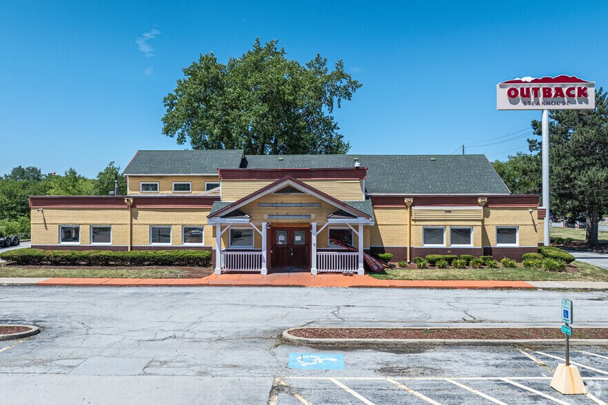More Photos Of 2005 River Oaks Dr, Calumet City Restaurant For Sale