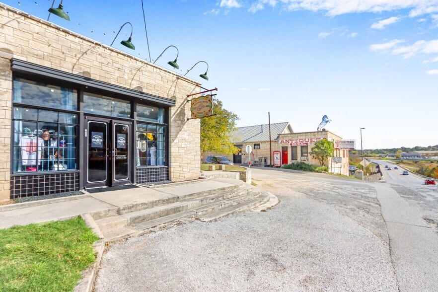 More Photos Of 204 Main St, Bandera Storefront Retail Office For Sale