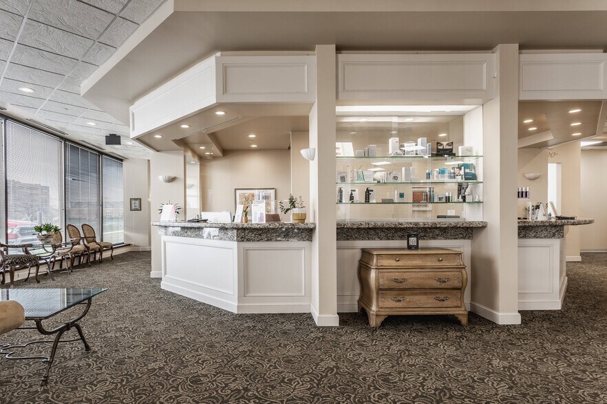 More Photos Of 11455 N Meridian St, Carmel Medical For Lease