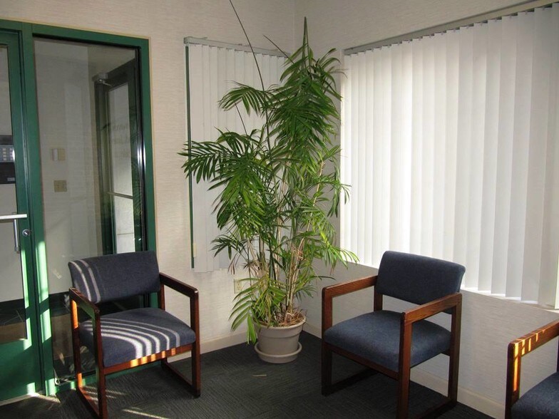 More Photos Of 138-146 Main St, Norwich Office Residential For Lease