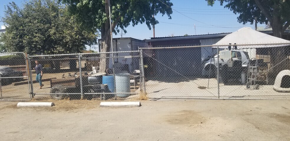 More Photos Of 2435 S K St, Tulare Bar For Sale