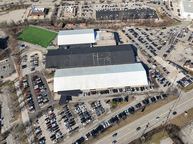 More Photos Of 1 Racquet Ln, Monroeville Sports And Entertainment For Lease