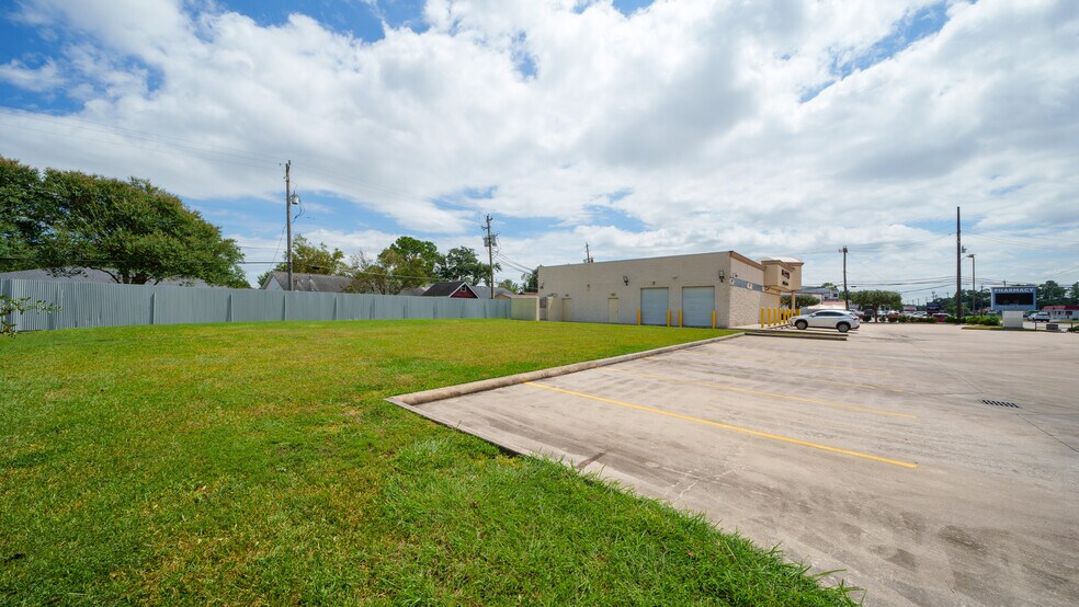 More Photos Of 2615 Strawberry Rd, Pasadena Drugstore For Sale