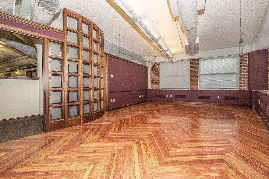 More Photos Of 2001 Main St, Wheeling Office For Lease