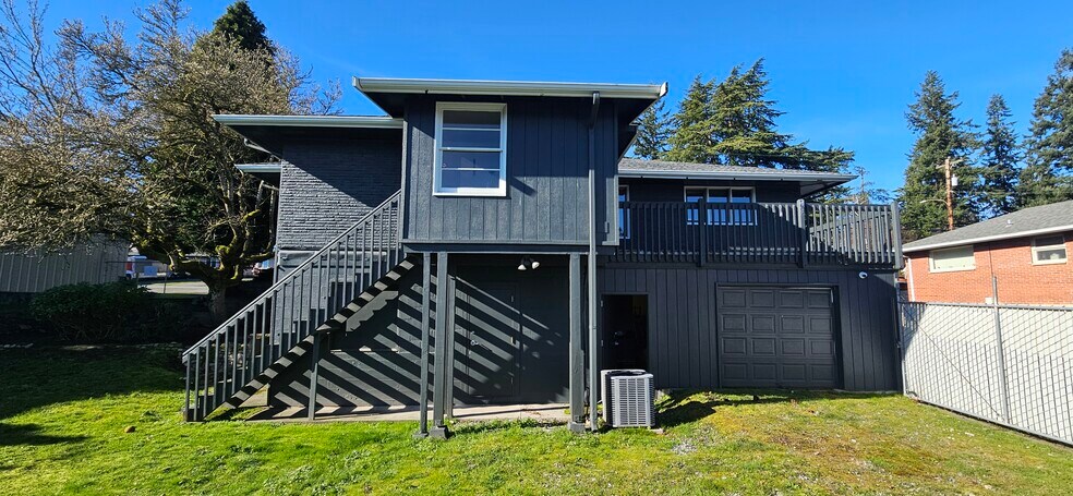 More Photos Of 6409 Fleming St, Everett Office For Lease