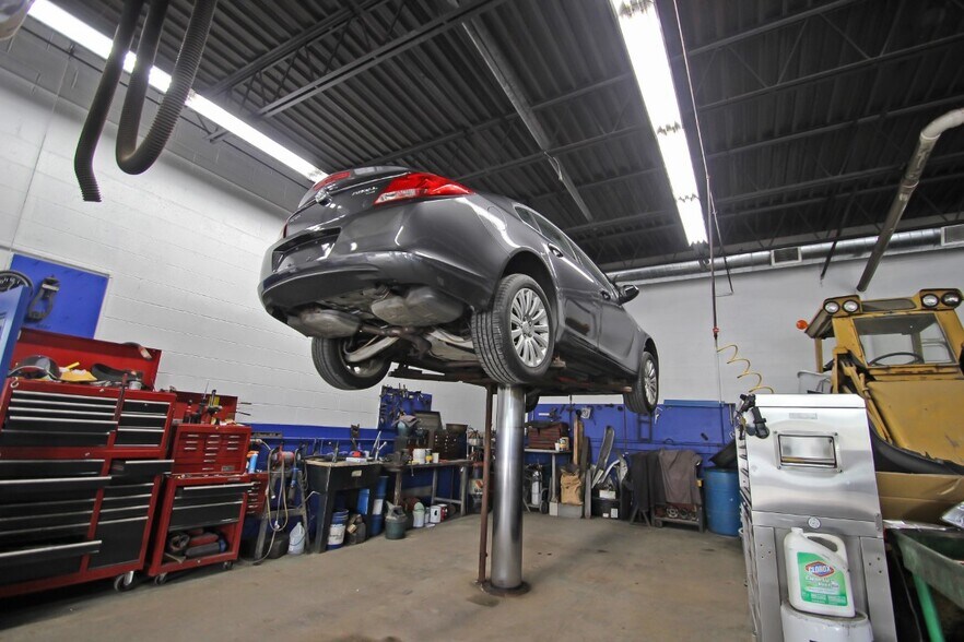 More Photos Of 284 S Broadway, Lawrence Auto Dealership For Sale