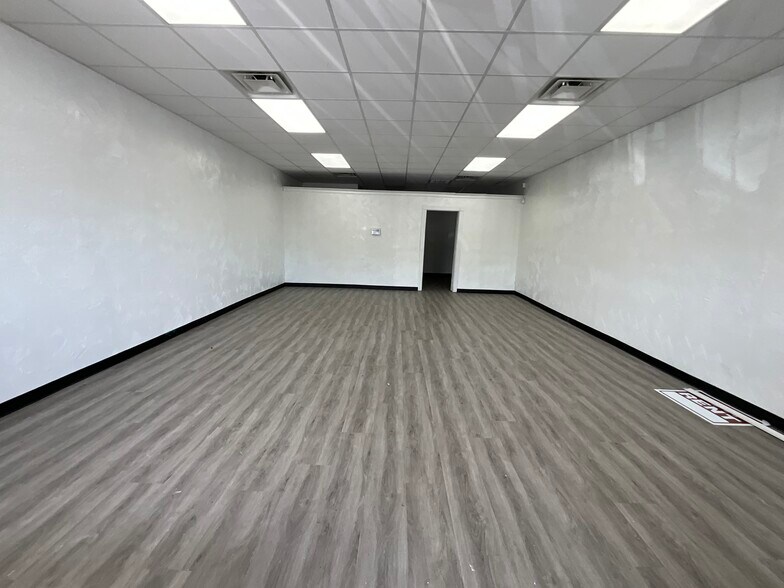 More Photos Of 6513 Tidwell Rd, Houston Storefront For Lease