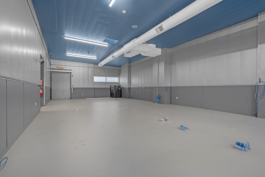 More Photos Of 3114 Tonnelle Ave, North Bergen Showroom For Lease