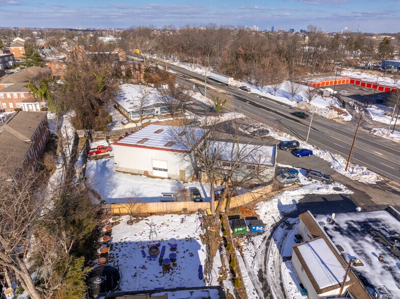 More Photos Of 4010 Southwestern Blvd, Baltimore Service For Sale