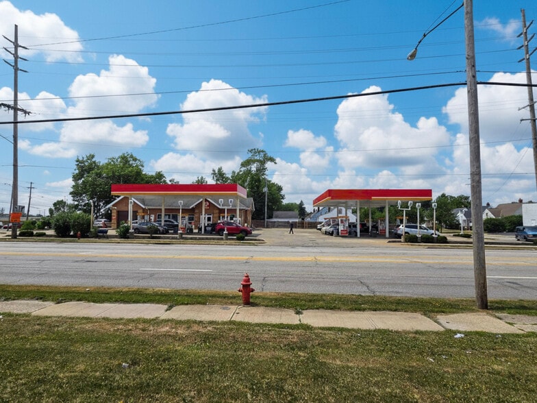 Primary Photo Of 5270 Northfield Rd, Maple Heights Convenience Store For Lease