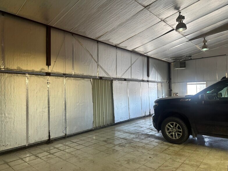 More Photos Of 10 Hangar Rd, Vineyard Haven Warehouse For Lease