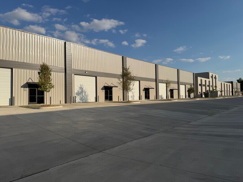 More Photos Of 6240 E 15th St, Tulsa Unknown For Lease