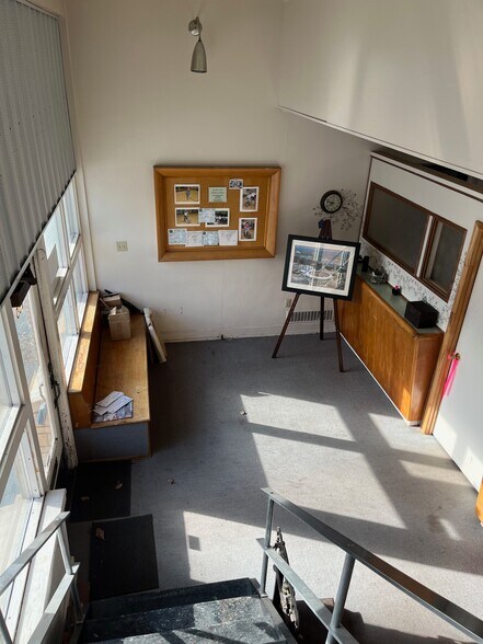 More Photos Of 735 Park Dr, Alton Office For Sale