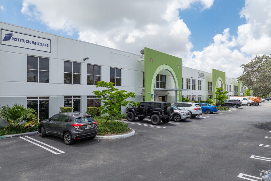 More Photos Of 7770 NW 46th St, Doral Warehouse For Lease