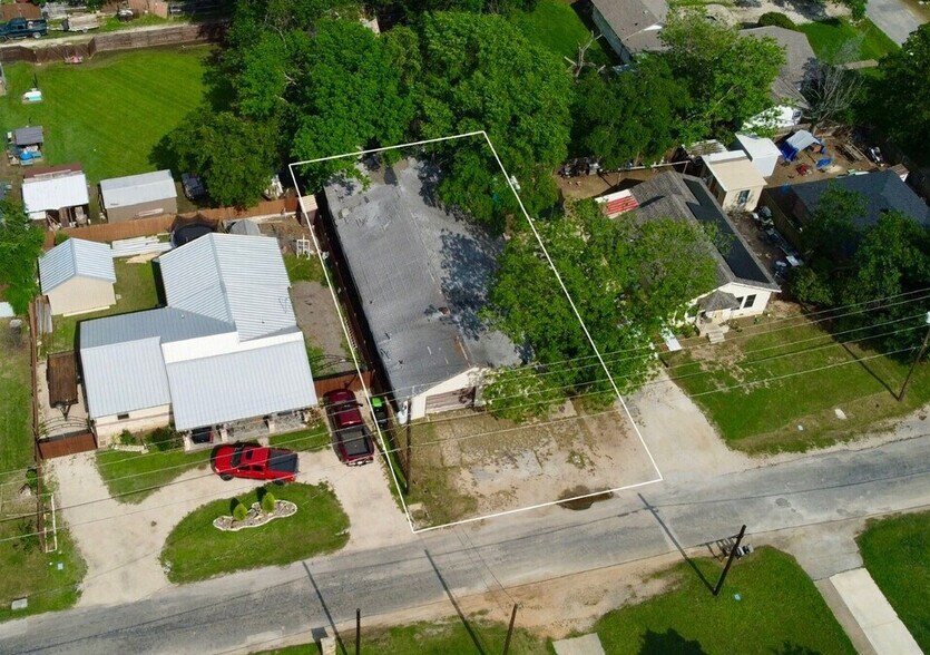 Primary Photo Of 417 S Prairie St, Pilot Point Land For Sale