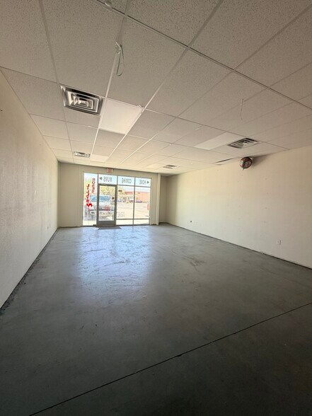 More Photos Of 9411 Dyer St, El Paso Storefront For Lease