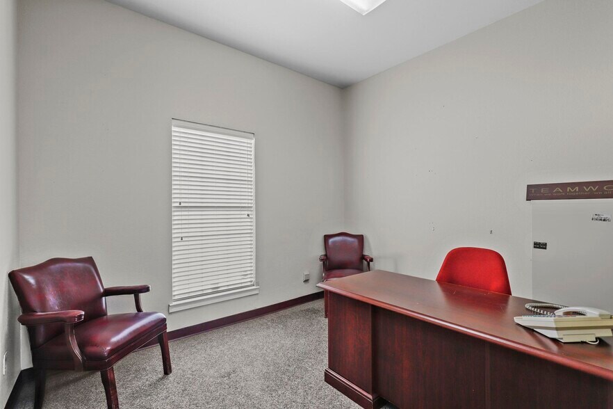 More Photos Of 145 NW Ellison St, Burleson Freestanding For Sale