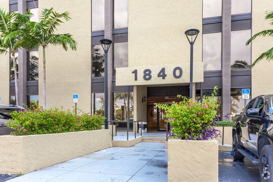 More Photos Of 1840 W 49th St, Hialeah Medical For Lease