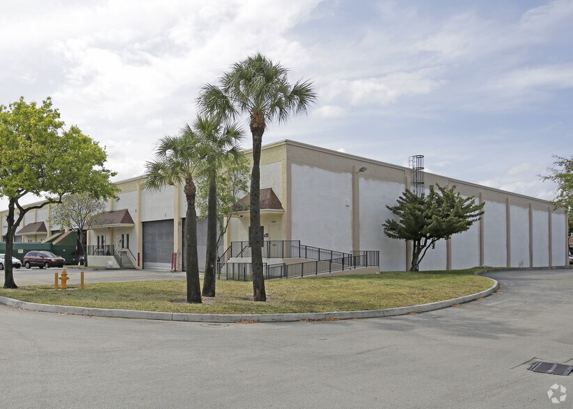 More Photos Of 7949 NW 21st St, Doral Warehouse For Lease
