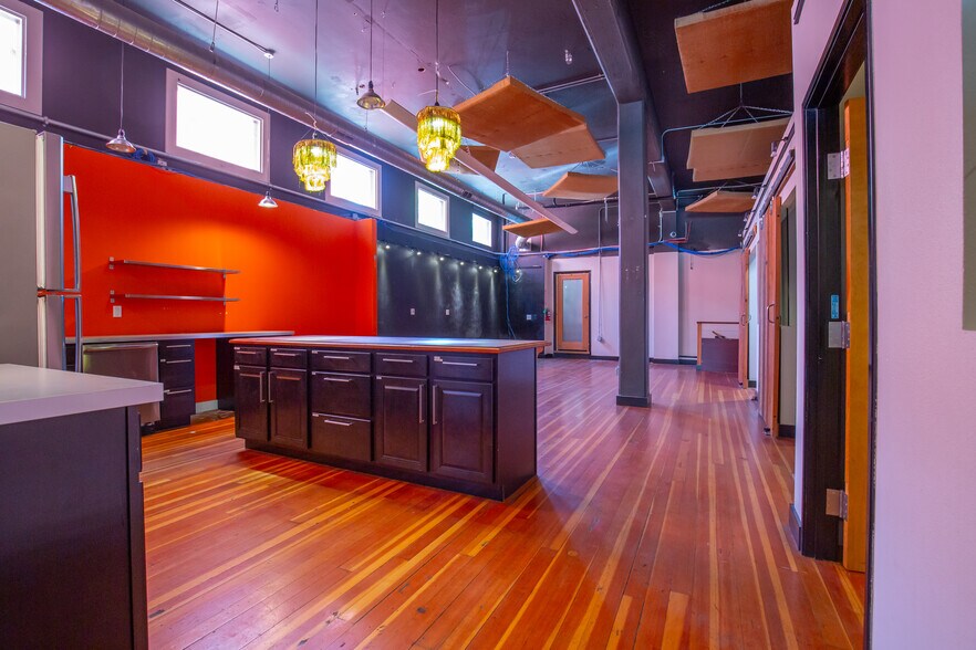 More Photos Of 712 Main St, Oregon City Storefront Retail Office For Lease