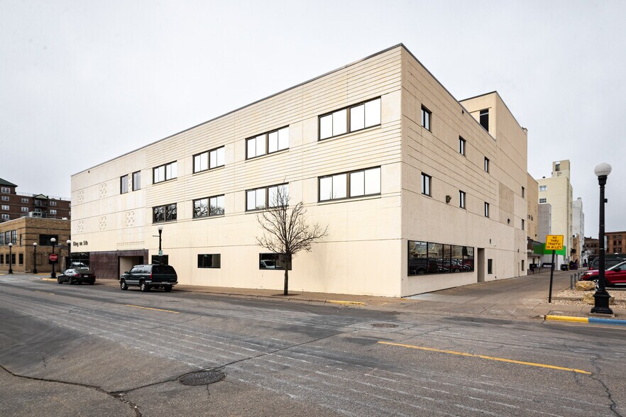 More Photos Of 505 King St, La Crosse Office For Lease