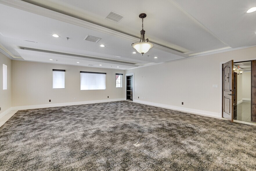 More Photos Of 3470 E Russell Rd, Las Vegas Office For Lease