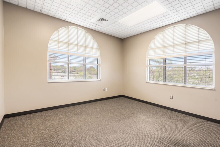 More Photos Of 909 E Republic Rd, Springfield Office For Lease