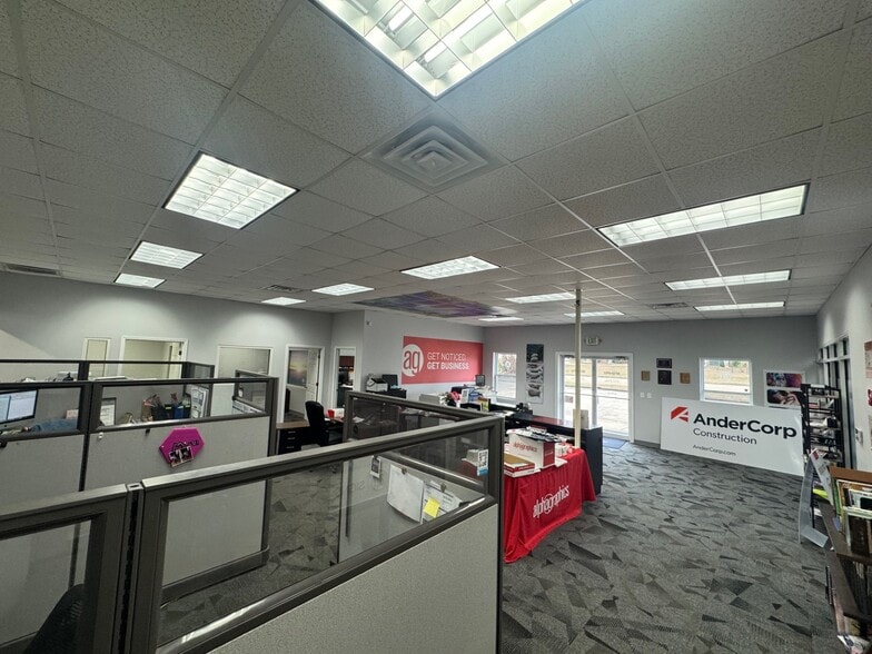 More Photos Of 115 Metroplex Blvd, Pearl Light Distribution For Lease