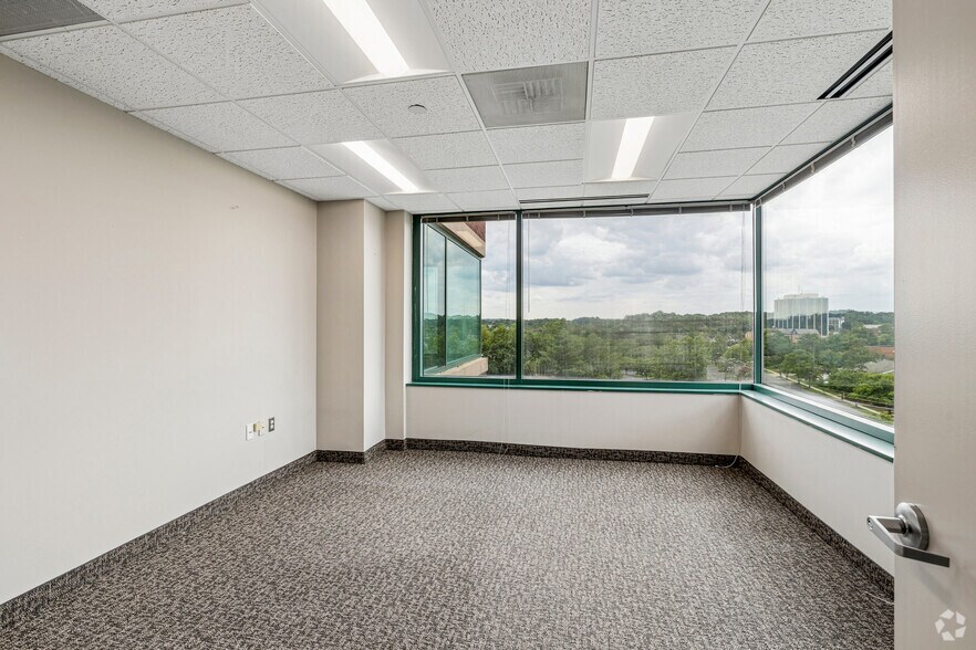 More Photos Of 7701 Greenbelt Rd, Greenbelt Office For Sale