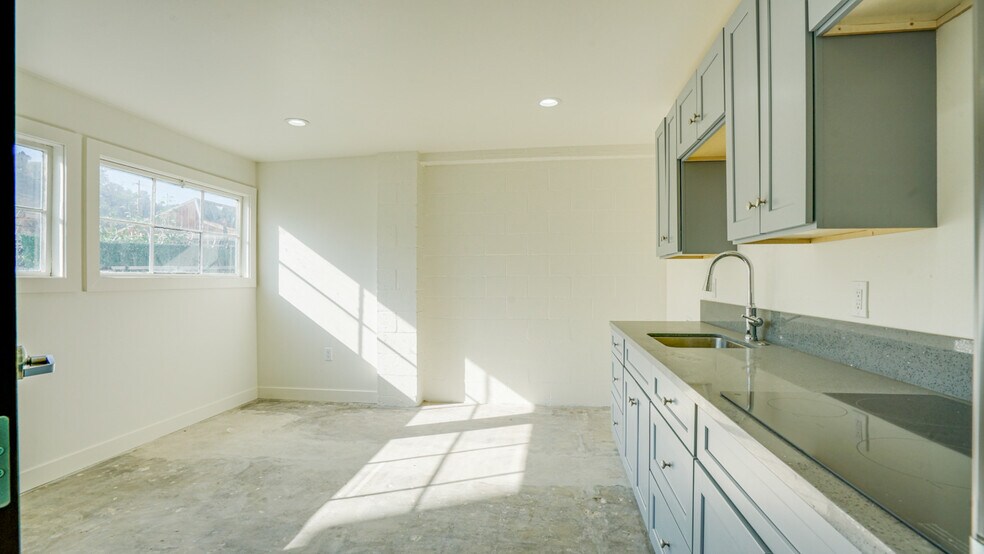 More Photos Of 2431 Eads St, Los Angeles Warehouse For Lease