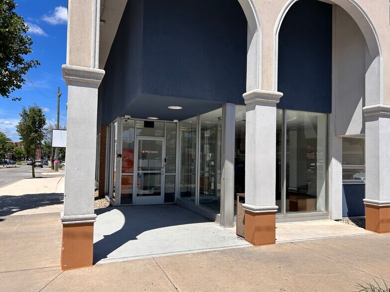 More Photos Of 200 W Mulberry St, Kokomo Bank For Sale