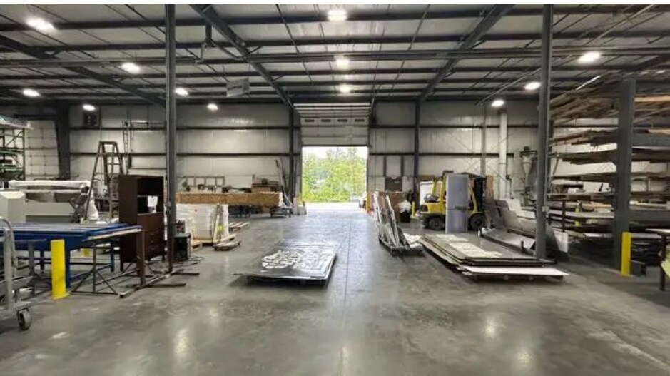 More Photos Of 4302 Security Pky, New Albany Manufacturing For Lease